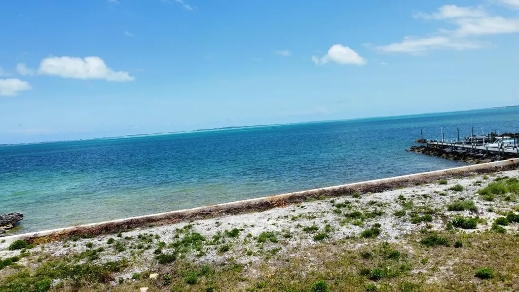 Sunrise Moon 18 Abaco BS