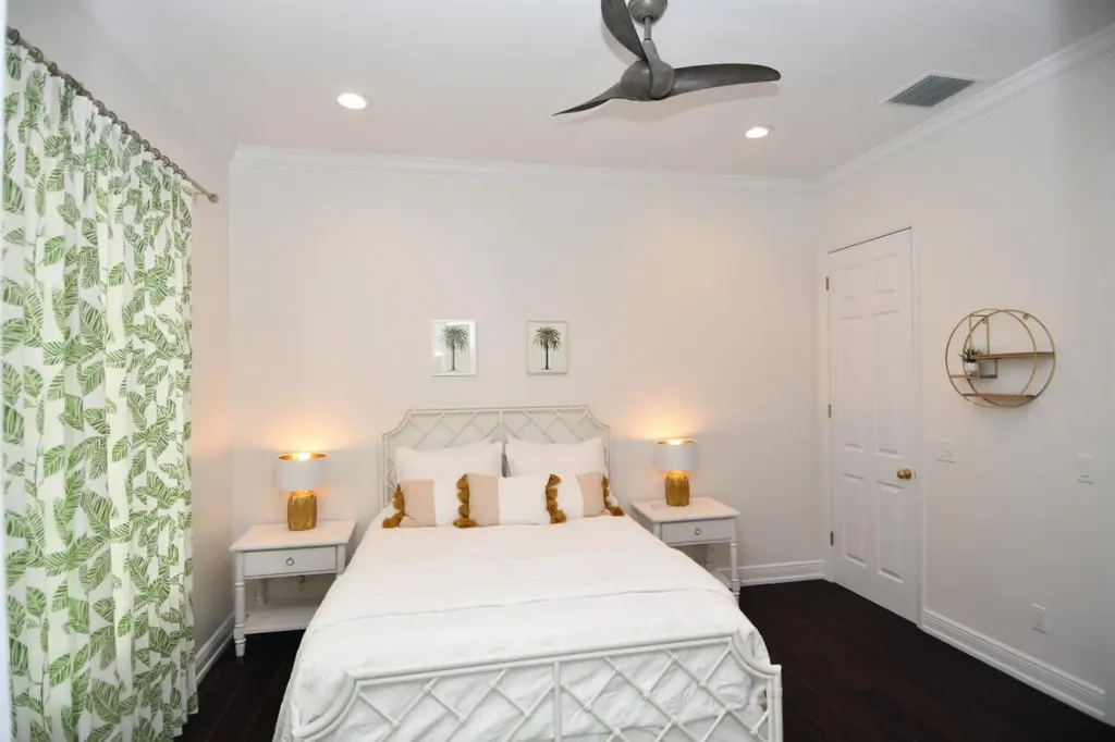 Sandy Butts & Coconuts Abaco BS