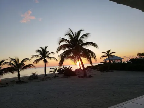 Beachfront Home With Pool Long Island BS