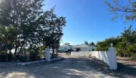 Beachfront Home With Pool Long Island BS