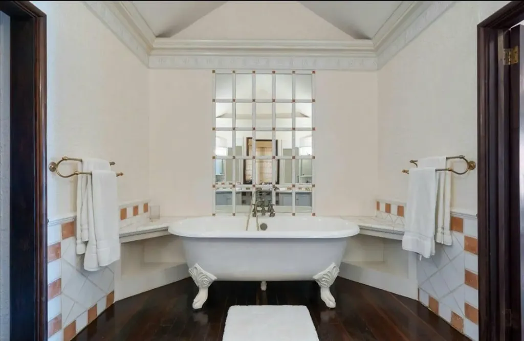 Old Fort Bay, West Bay Street 972 New Providence Paradise Island BS