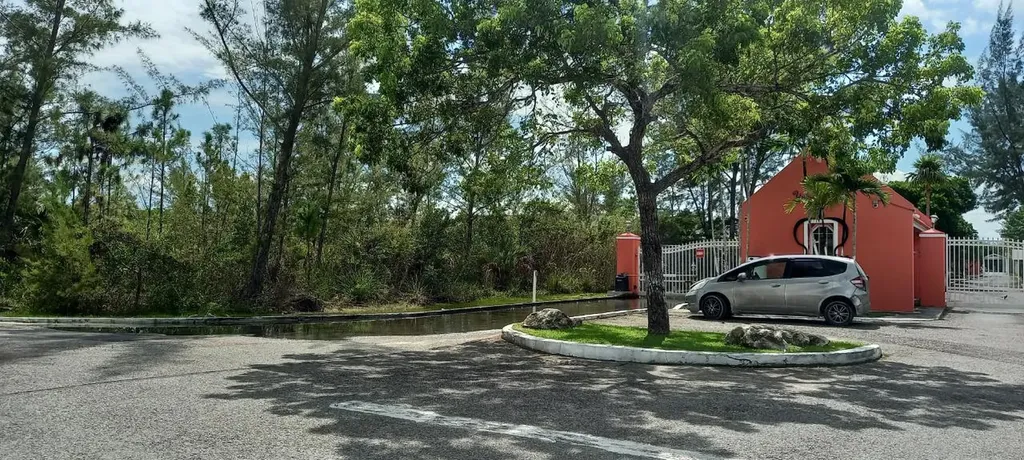 Lake Cunningham Estates L New Providence Paradise Island BS