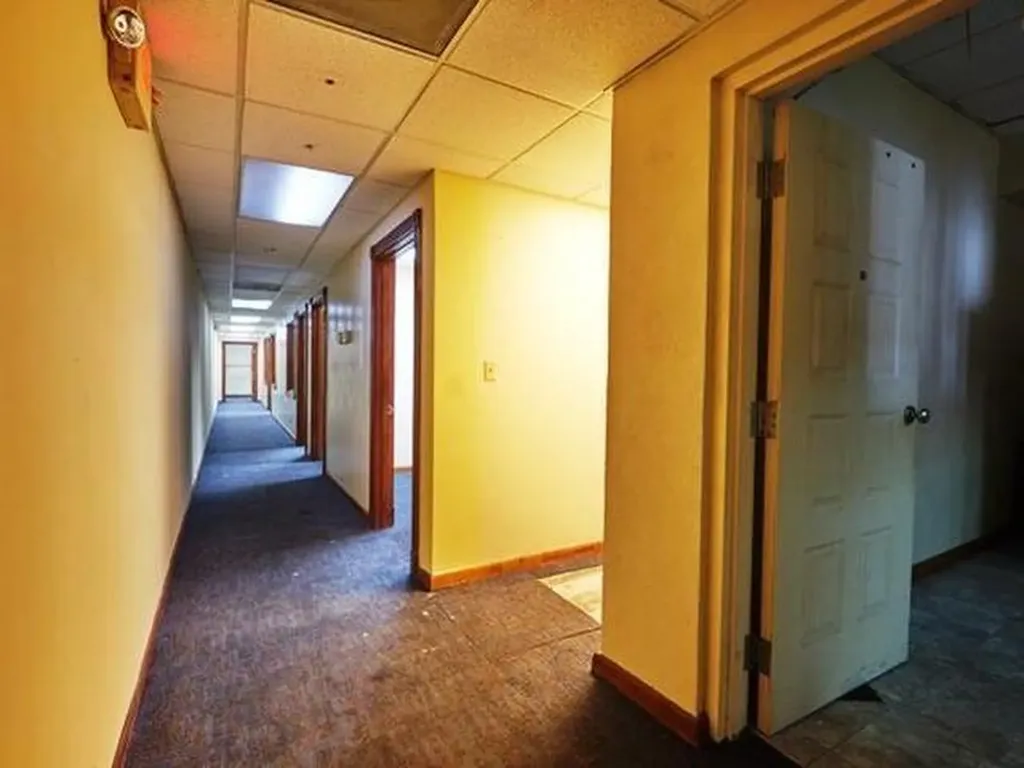 Mike's Building Bay Street New Providence Paradise Island BS