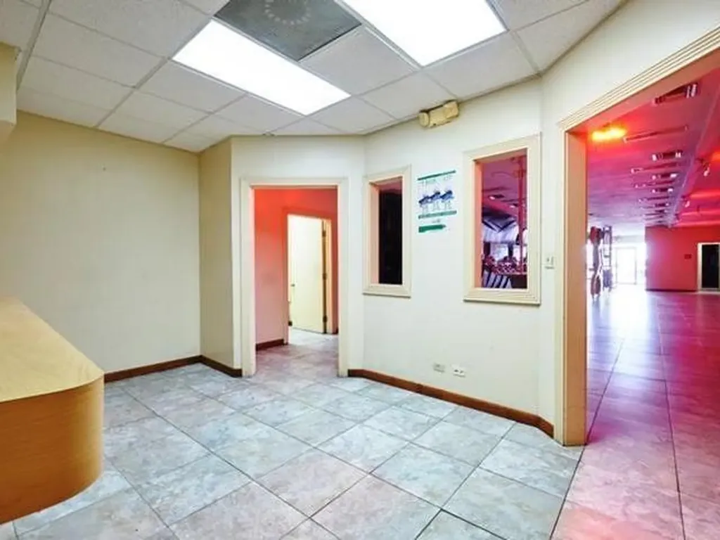 Mike's Building Bay Street New Providence Paradise Island BS