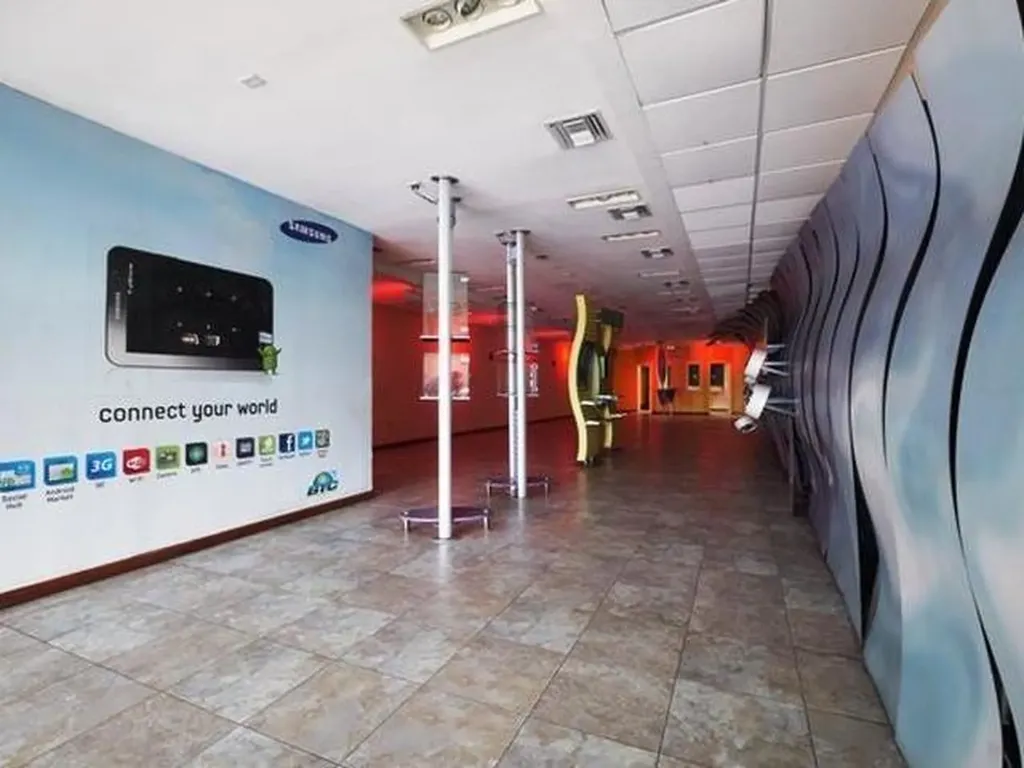 Mike's Building Bay Street New Providence Paradise Island BS