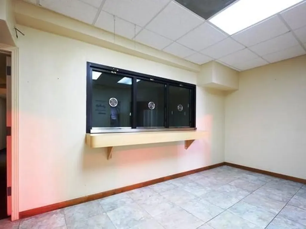 Mike's Building Bay Street New Providence Paradise Island BS