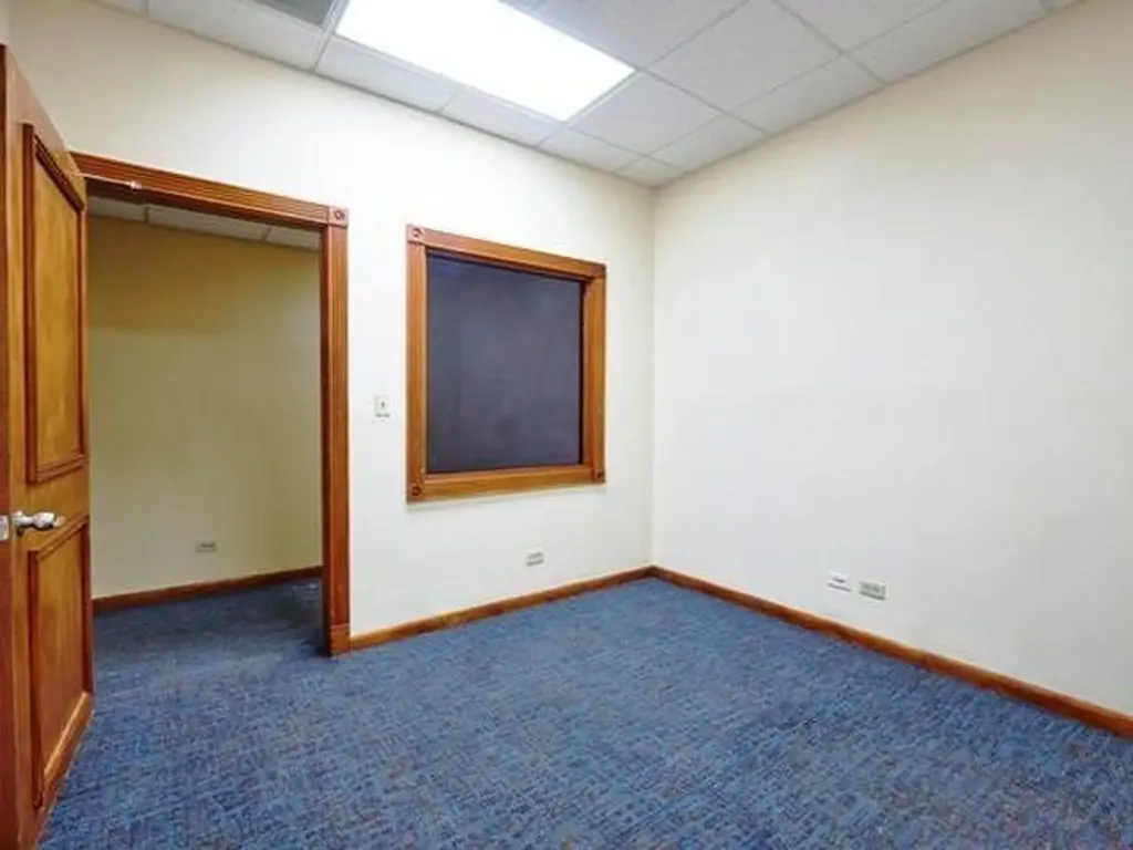 Mike's Building Bay Street New Providence Paradise Island BS