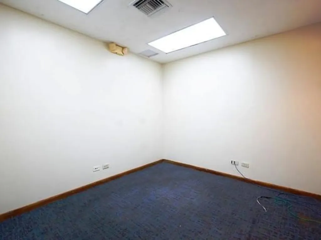 Mike's Building Bay Street New Providence Paradise Island BS