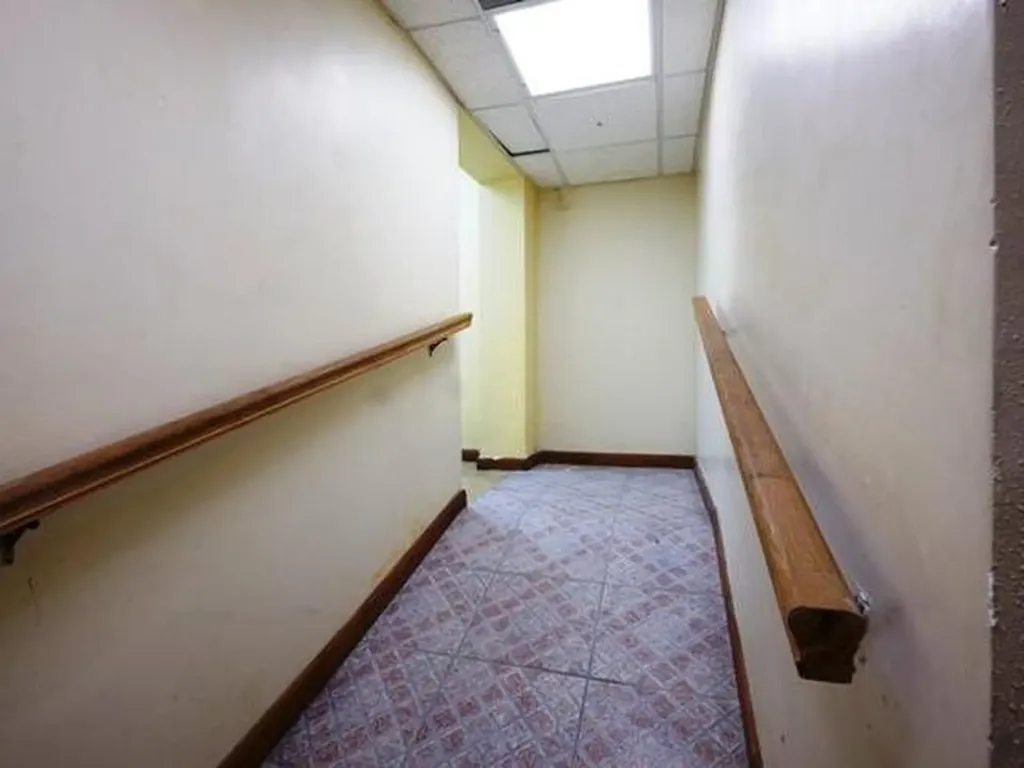 Mike's Building Bay Street New Providence Paradise Island BS