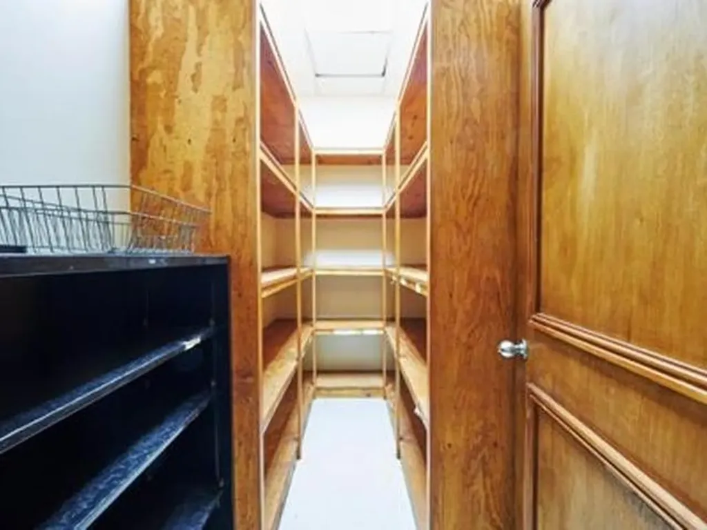 Mike's Building Bay Street New Providence Paradise Island BS