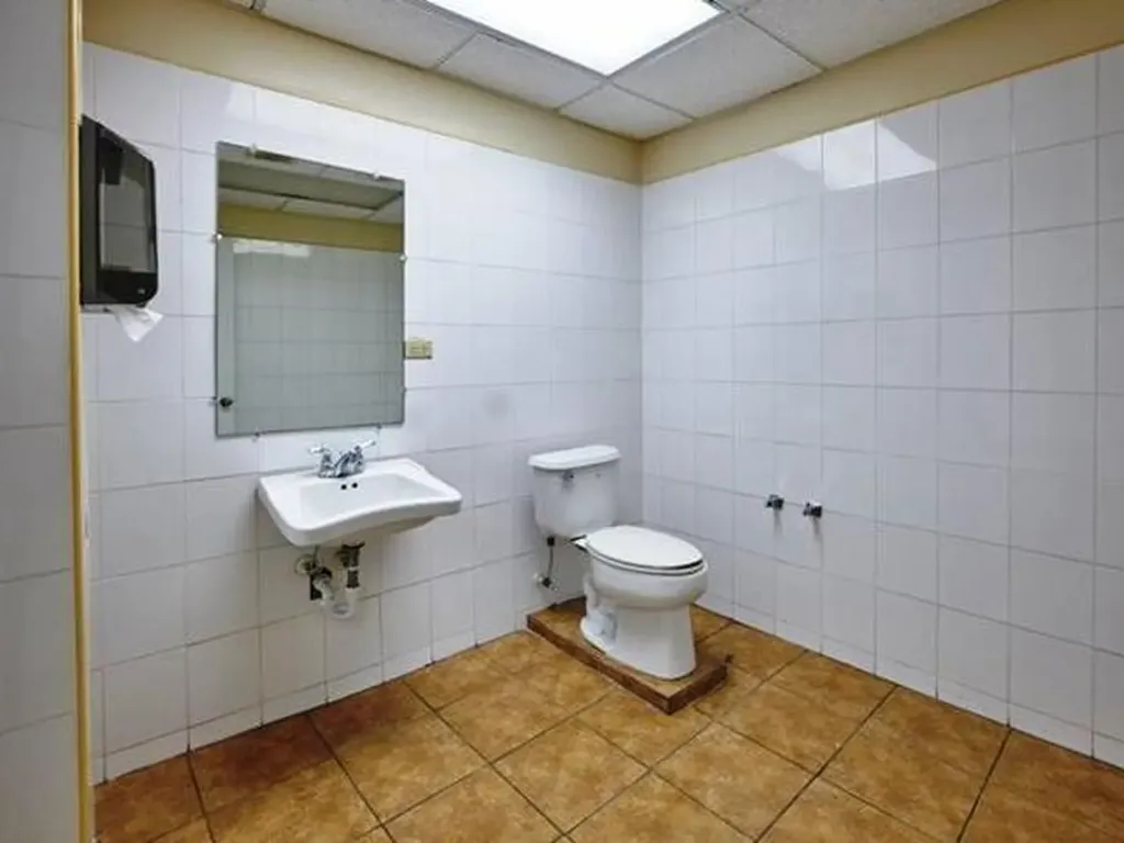 Mike's Building Bay Street New Providence Paradise Island BS