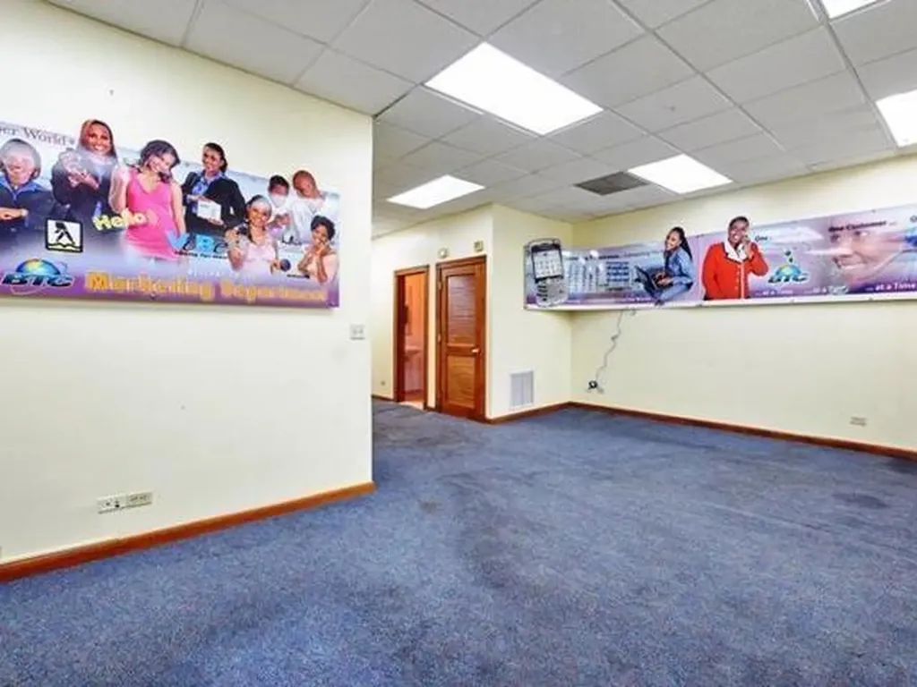 Mike's Building Bay Street New Providence Paradise Island BS