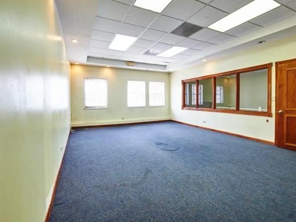 Mike's Building Bay Street New Providence Paradise Island BS