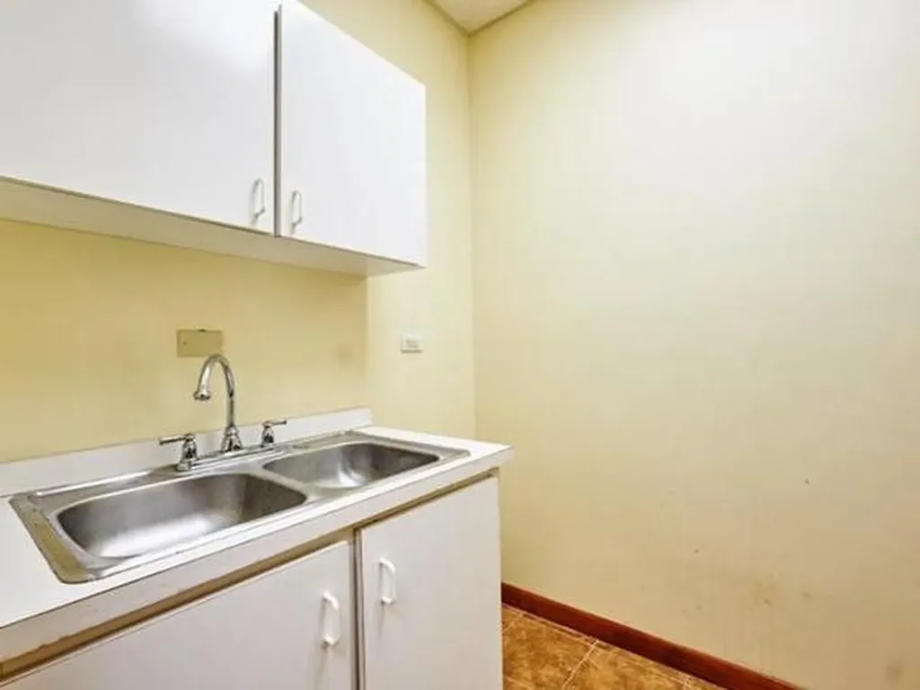 Mike's Building Bay Street New Providence Paradise Island BS