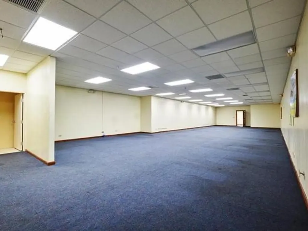 Mike's Building Bay Street New Providence Paradise Island BS