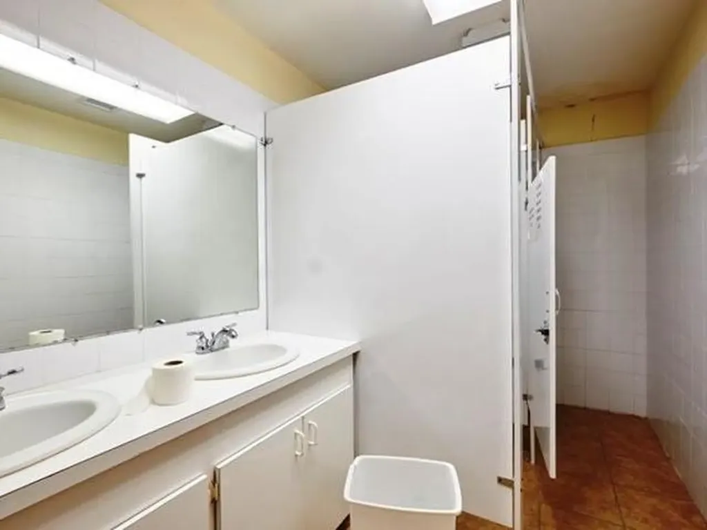 Mike's Building Bay Street New Providence Paradise Island BS