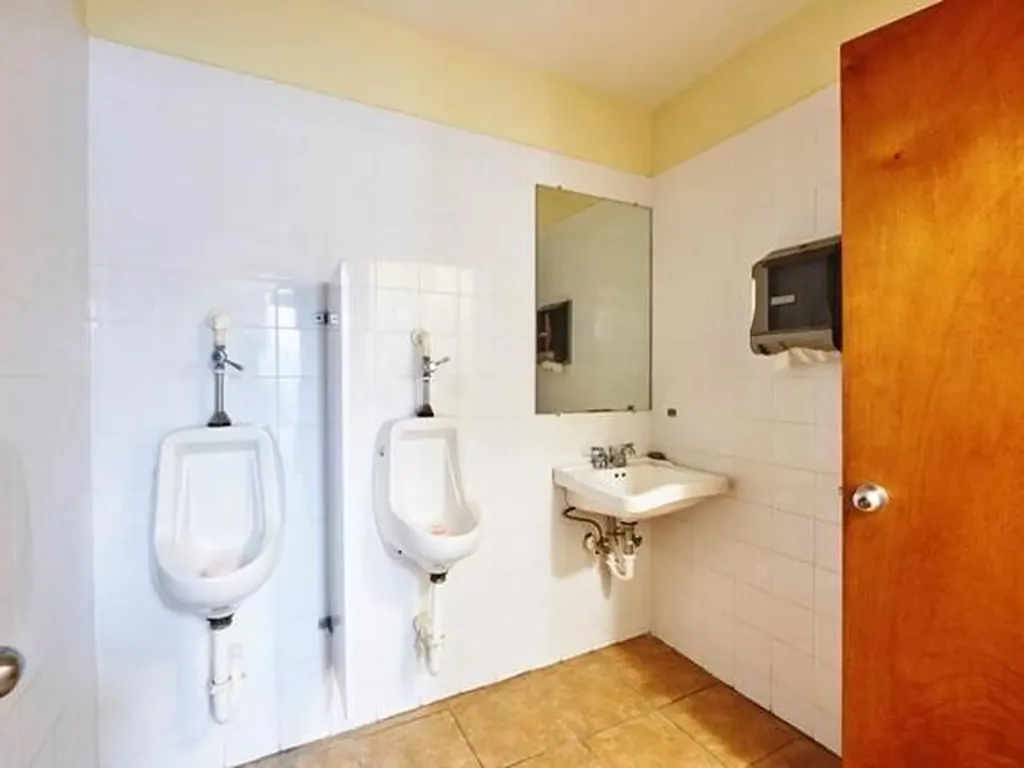 Mike's Building Bay Street New Providence Paradise Island BS