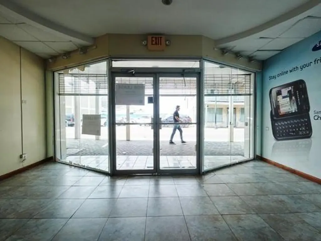 Mike's Building Bay Street New Providence Paradise Island BS