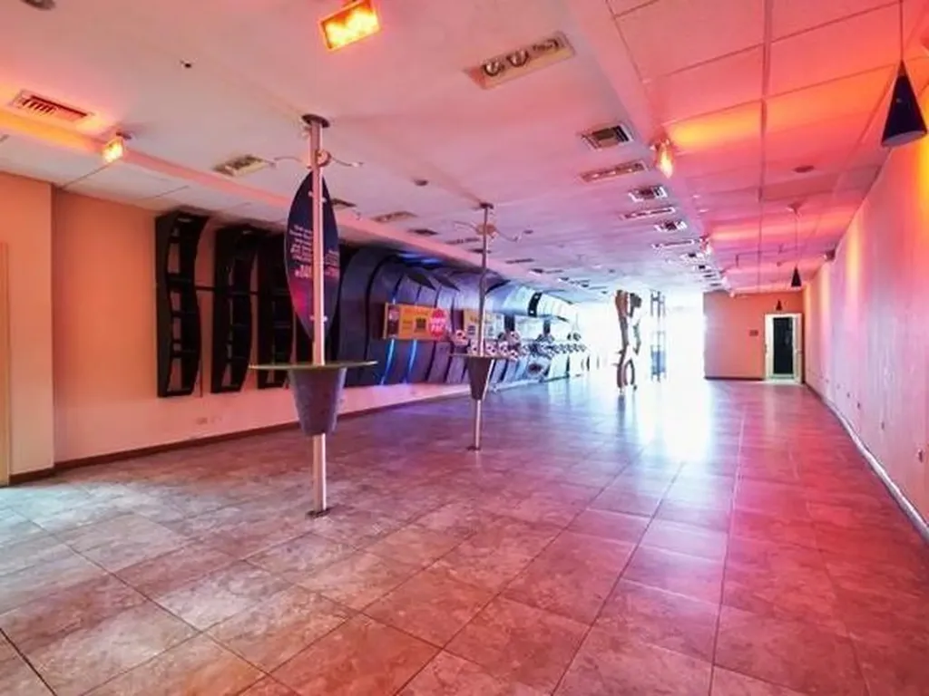 Mike's Building Bay Street New Providence Paradise Island BS