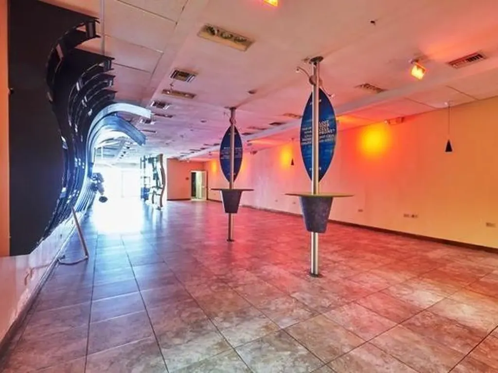 Mike's Building Bay Street New Providence Paradise Island BS