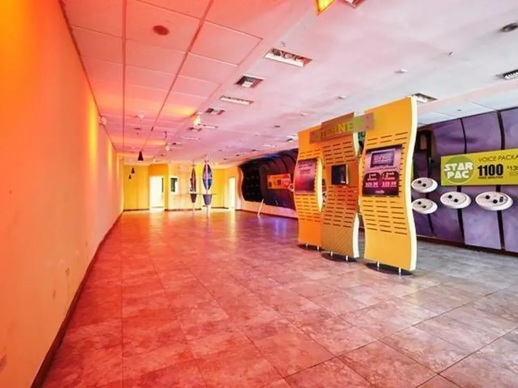 Mike's Building Bay Street New Providence Paradise Island BS