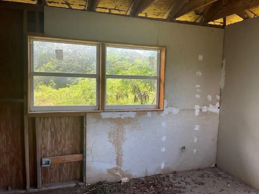 4bd/4ba Incomplete House Long Island BS