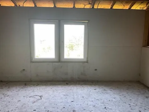 4bd/4ba Incomplete House Long Island BS