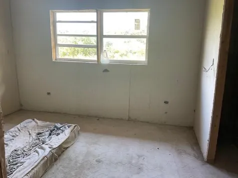 4bd/4ba Incomplete House Long Island BS