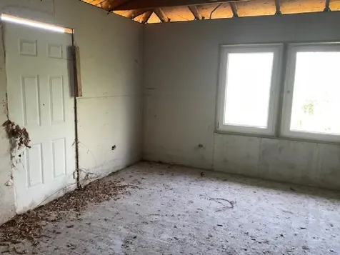 4bd/4ba Incomplete House Long Island BS