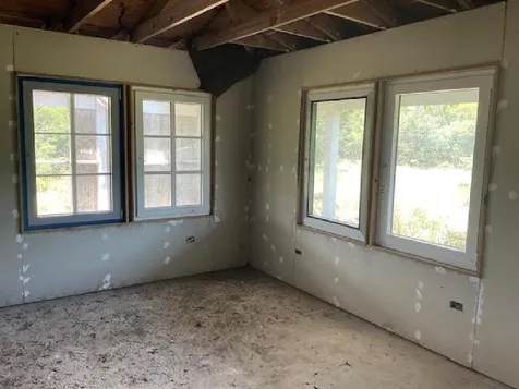 4bd/4ba Incomplete House Long Island BS