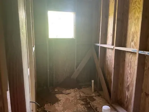 4bd/4ba Incomplete House Long Island BS