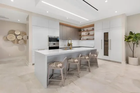 Aqualina 602 For Rent New Providence Paradise Island BS