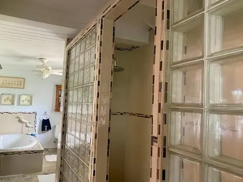 Rock Shore Eleuthera BS