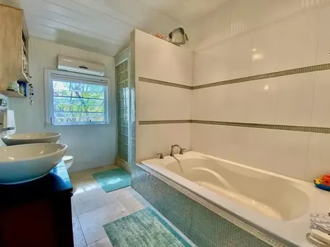 Rock Shore Eleuthera BS