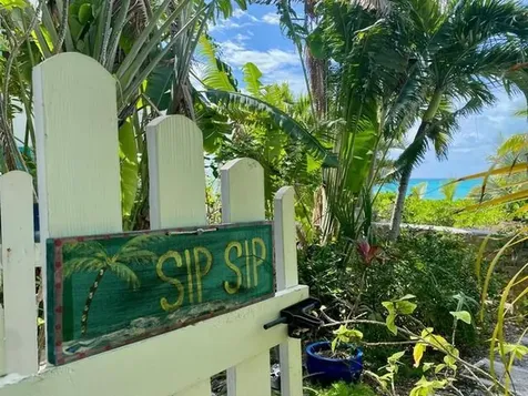 Rock Shore Eleuthera BS