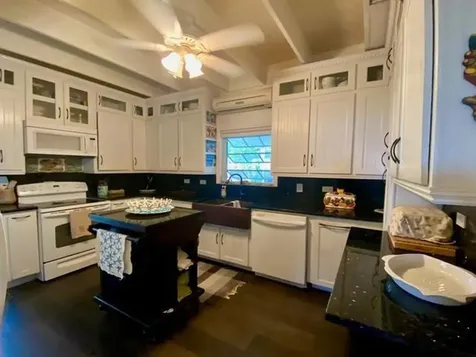 Rock Shore Eleuthera BS