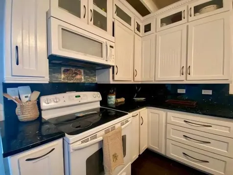 Rock Shore Eleuthera BS