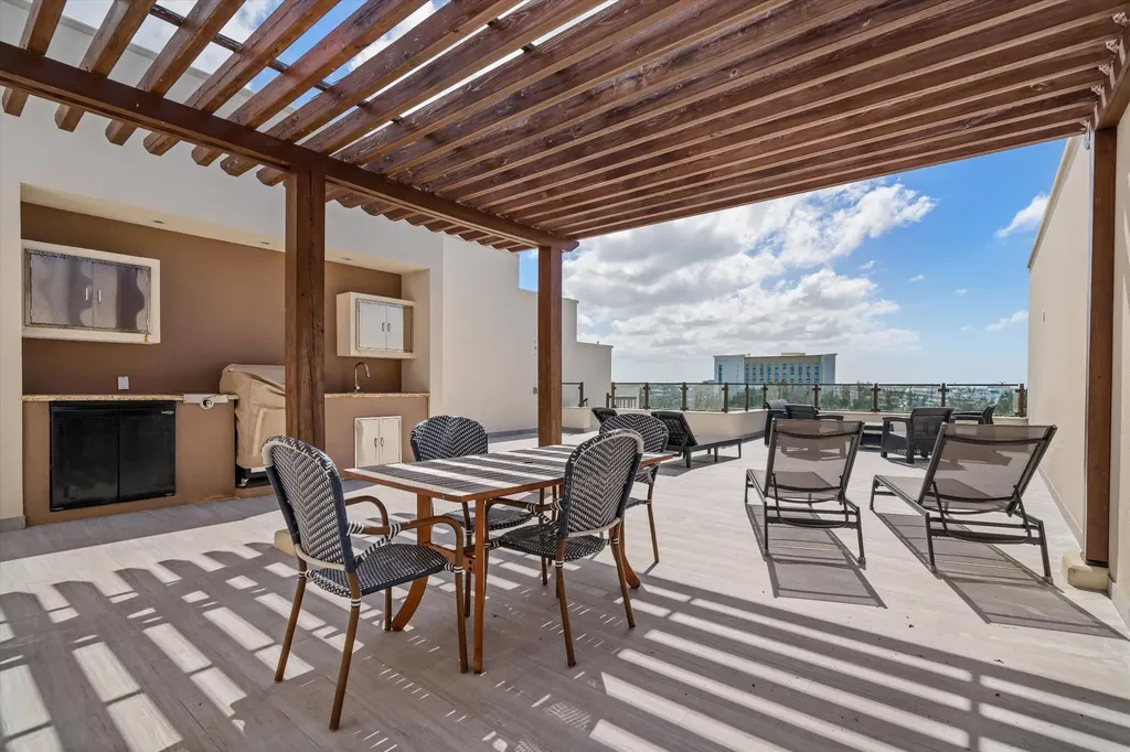 Penthouse 9 - Thirty Six New Providence Paradise Island BS