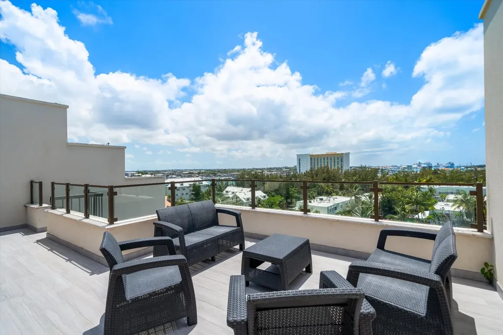 Penthouse 9 - Thirty Six New Providence Paradise Island BS