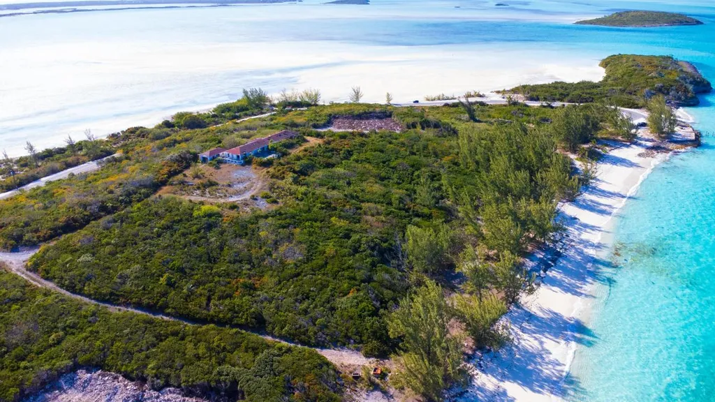 West Rolleville - Queens Highway Exuma BS