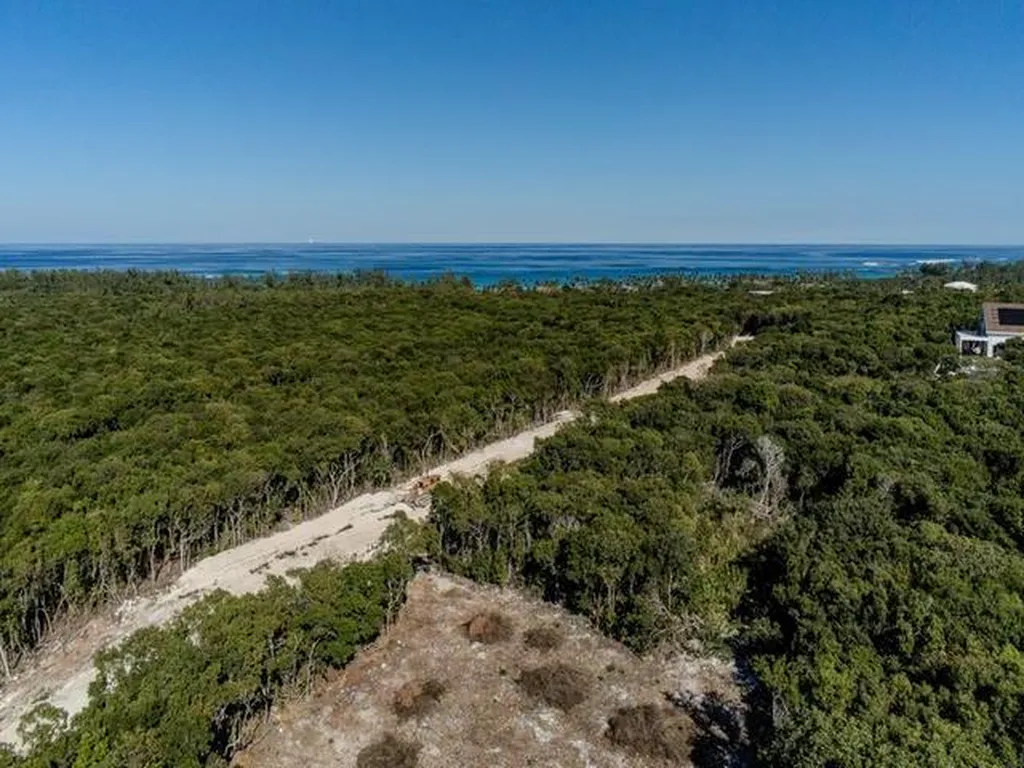 Lot 19 Eleuthera BS
