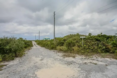 Sandy Point, Columbus Lan San Salvador BS