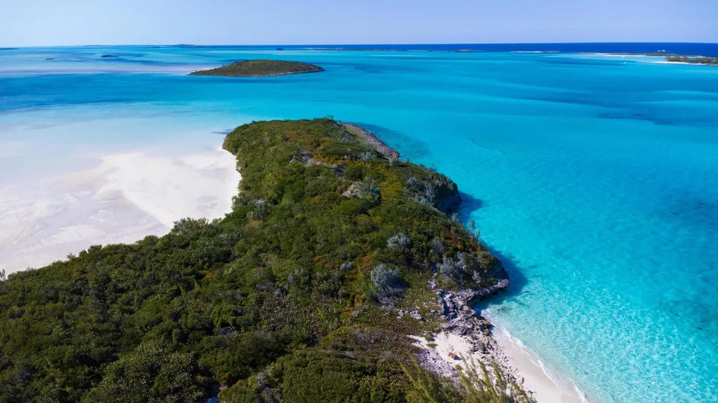 Queens Highway West 1 Exuma BS