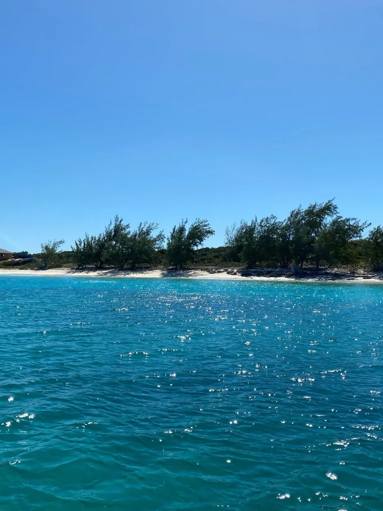 Queens Highway West 1 Exuma BS