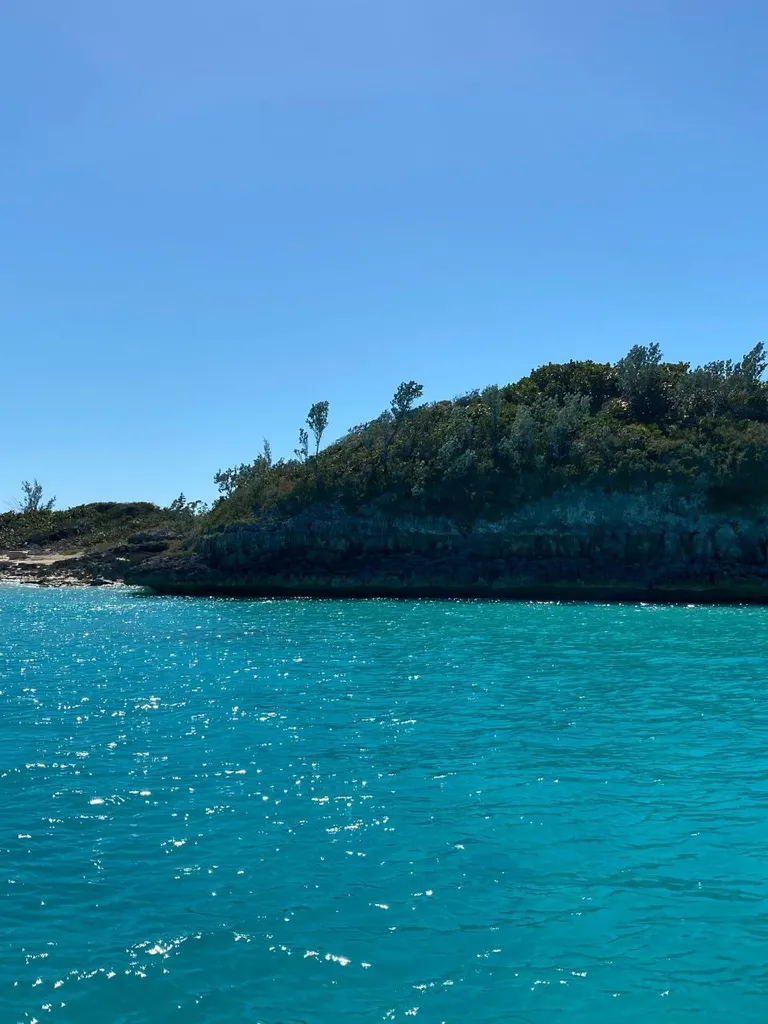 Queens Highway West 1 Exuma BS