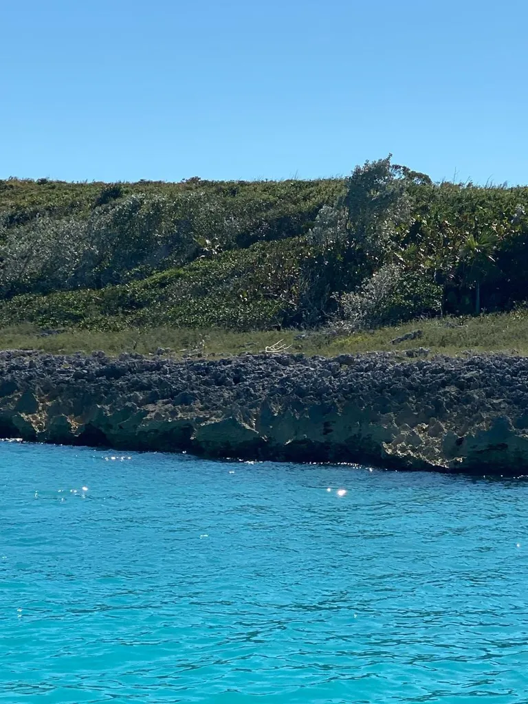 Queens Highway West 1 Exuma BS