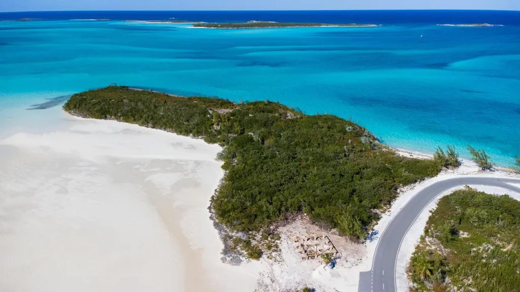 Queens Highway West 1 Exuma BS