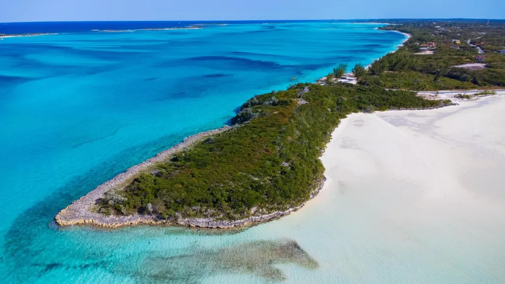 Queens Highway West 1 Exuma BS