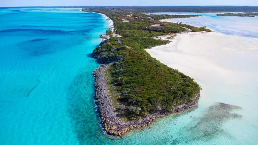 Queens Highway West 1 Exuma BS