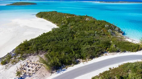 Queens Highway West 1 Exuma BS